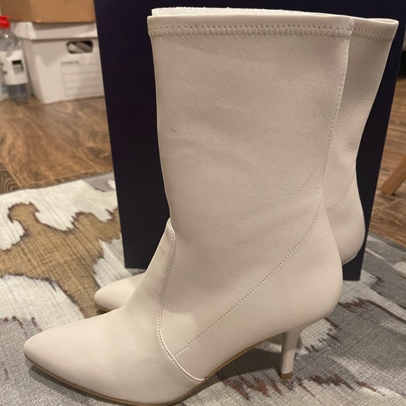 NEW Stuart Weitzman Cling Kitten Heel Pointy Toe Ankle Boots Snow White Leather - Picture 2 of 5
